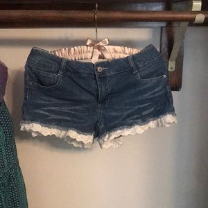 Frilly shorts